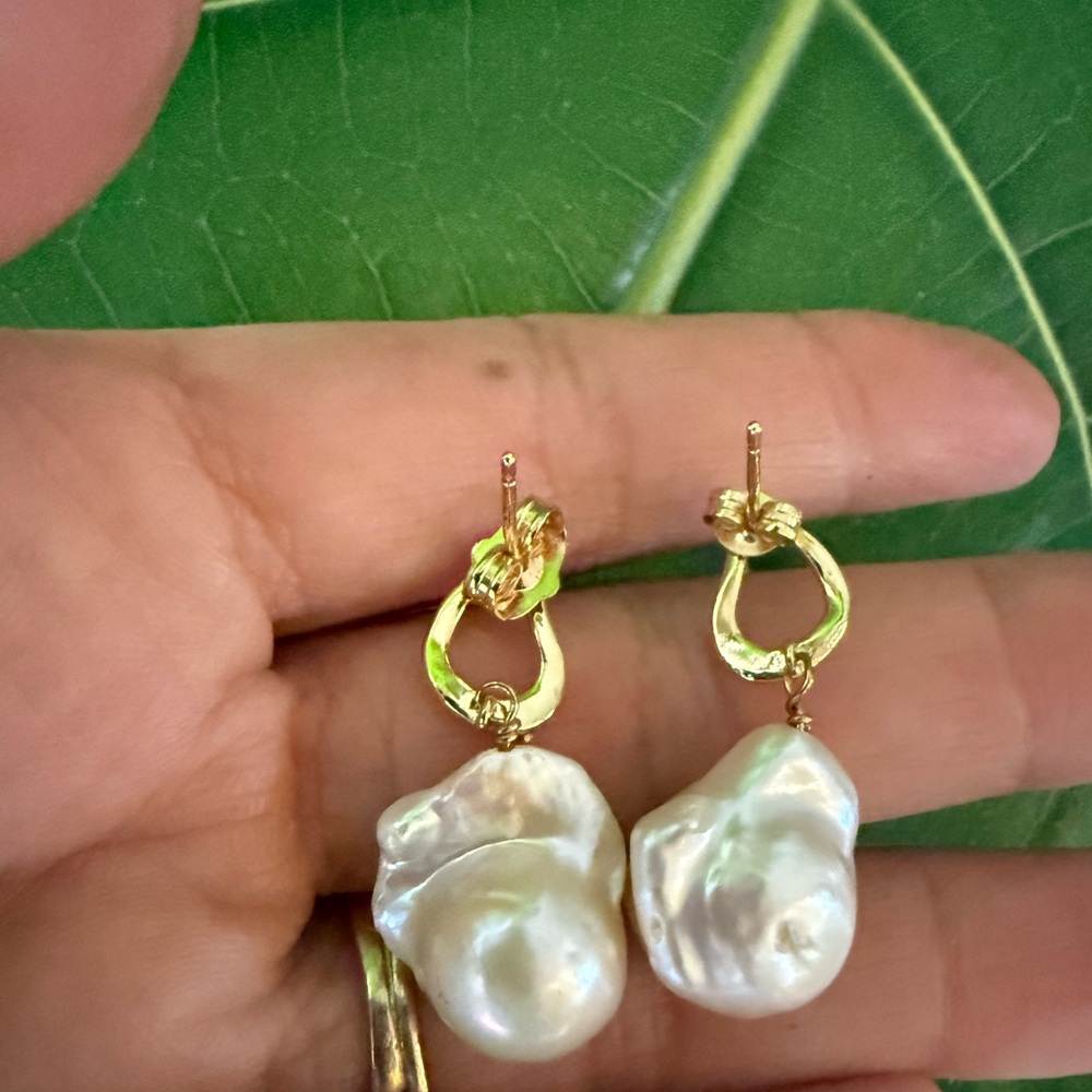 Elegant Gold and Pearl Drop Earrings - Picture 5 of 12